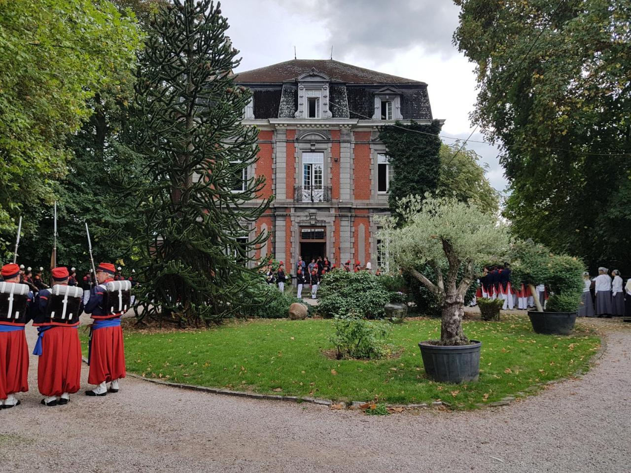 Chateau Lambert Moulinsart Hotel, Shuttle Airport, Long Term Parking, Snooker, Large Terrasse, Dinner, Breakfast 沙勒罗瓦 外观 照片